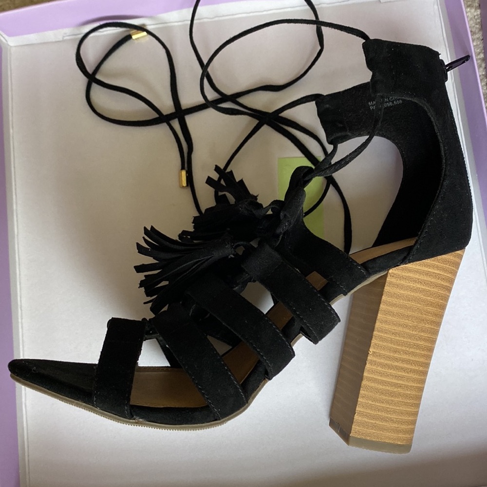 Shoes - Picture 3 of 4